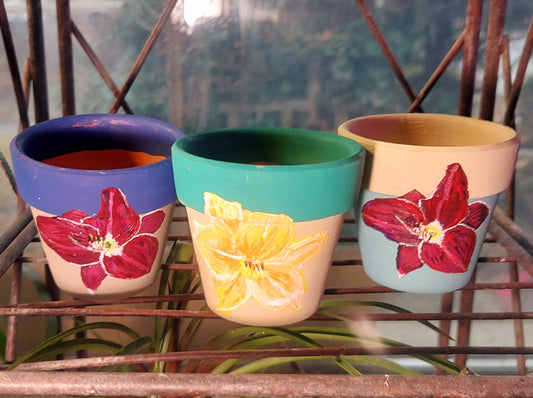 Charming Handpainted Daylily Succulent Pot - Artistic Miniature 2.5 Planter for Home Decor