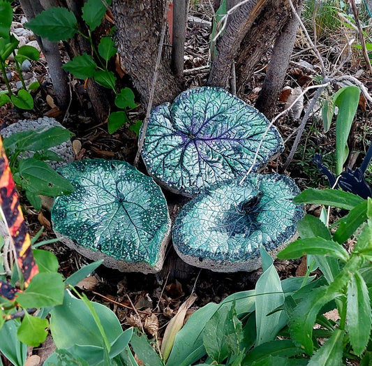 Handcrafted Pet Memorial Leaf Casting - Custom Begonia/Hosta Hypertufa, Bespoke Ashes Tribute for Pet Owners