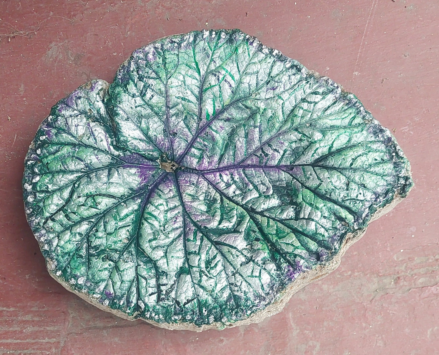 Handcrafted Pet Memorial Leaf Casting - Custom Begonia/Hosta Hypertufa, Bespoke Ashes Tribute for Pet Owners